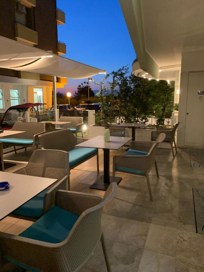 Hotel Majestic Gabicce Mare Exterior foto
